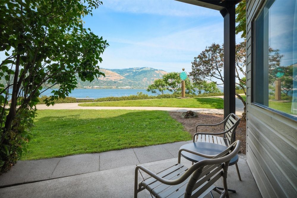 Best Western Plus Hood River Inn 77/80