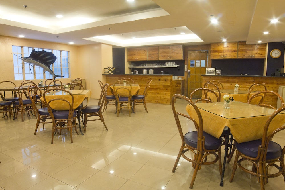 Nichols Airport Hotel 43/61