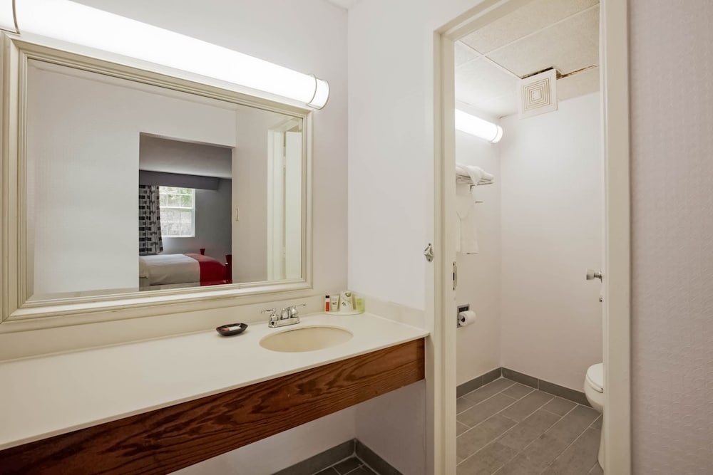 Days Inn by Wyndham Conneaut 46/47