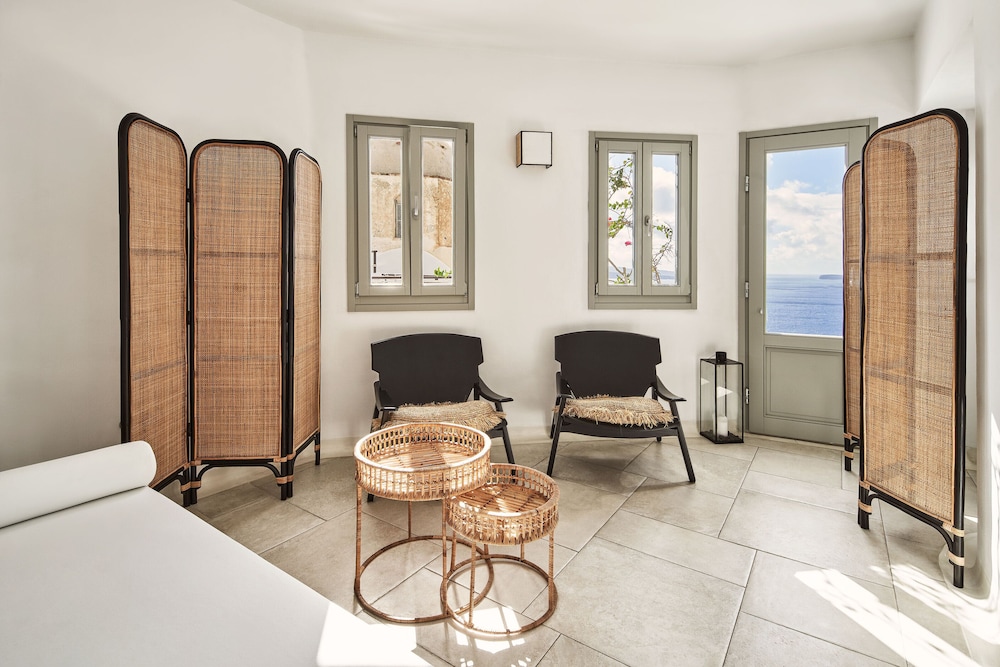Charisma Suites 37/62