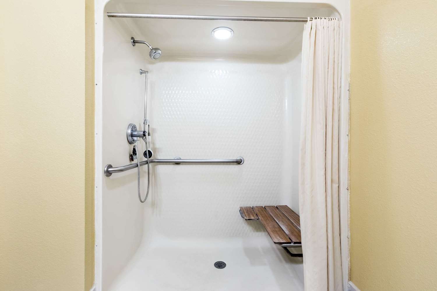 Super 8 by Wyndham Midland 8/8