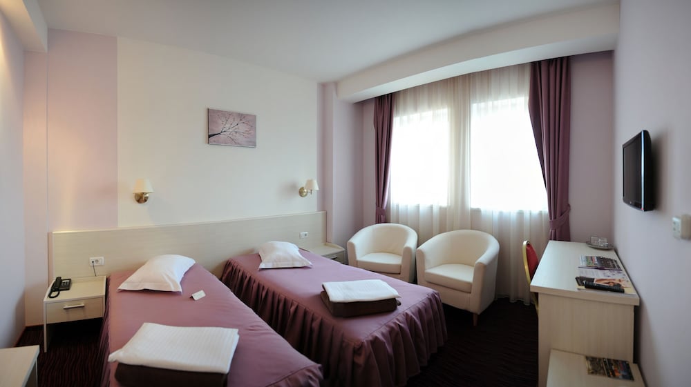 Hotel Nevis Wellness And Spa 6/25