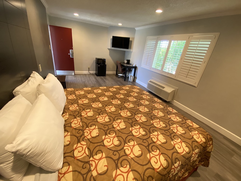 Budget Inn of Hayward 19/68