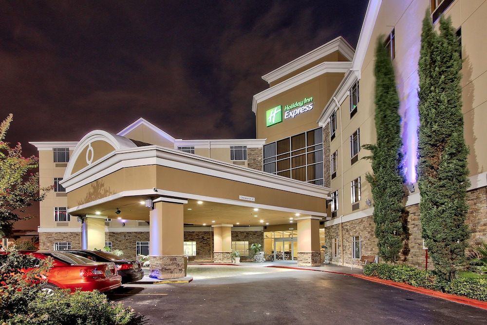 Holiday Inn Express Hotel And Suites Houston Downtown Convention Center 5/72