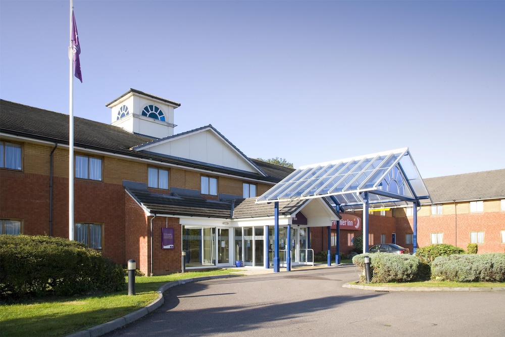 Premier Inn Luton South (M1, J9) 6/28