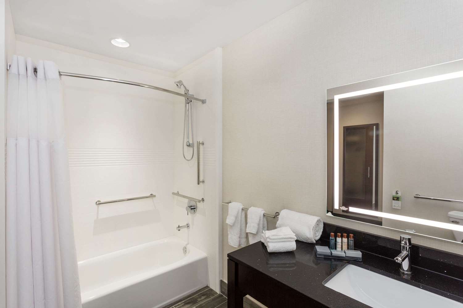 Wingate By Wyndham Miami Airport 34/37