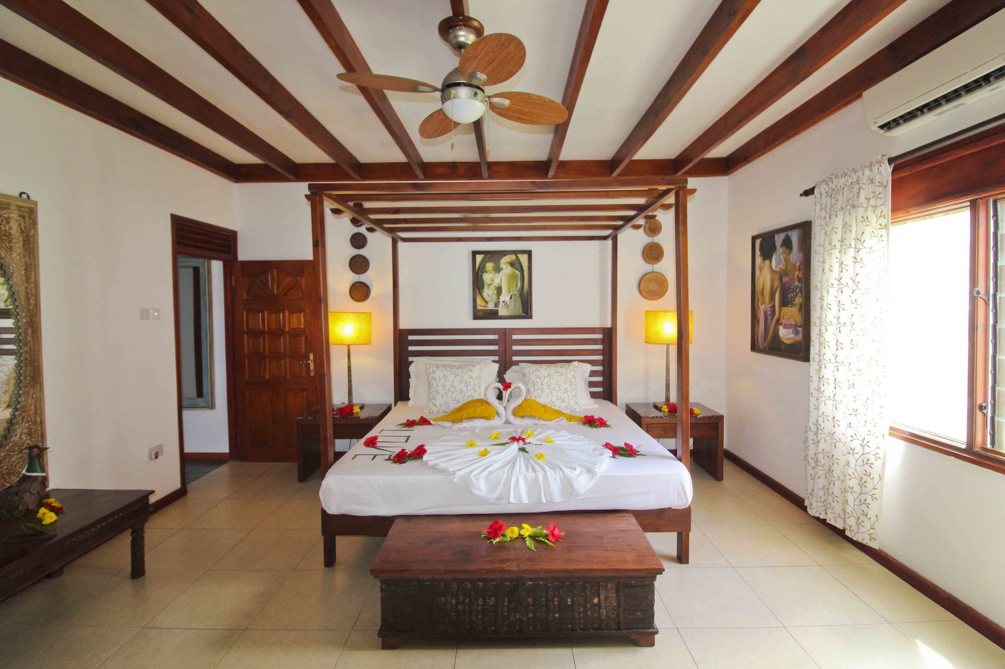 Suite, King Bed, Sofa