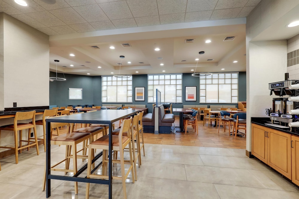 Drury Inn and Suites North Dayton 32/50