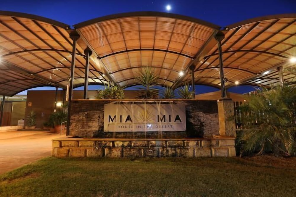 MIA MIA HOUSE IN THE DESERT 4/19