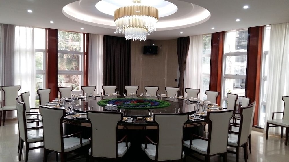 Kololo Courts Hotel & Restaurant 32/40