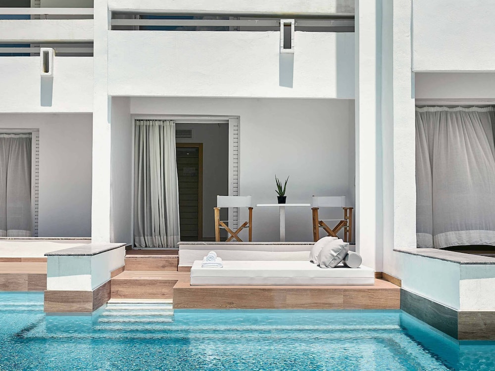 Swim Up, Guest Room, Family