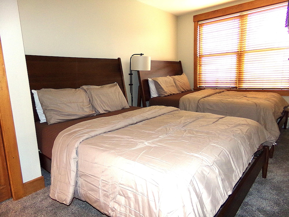 Springs 2 Bed 3 Bath Murphy 24/50