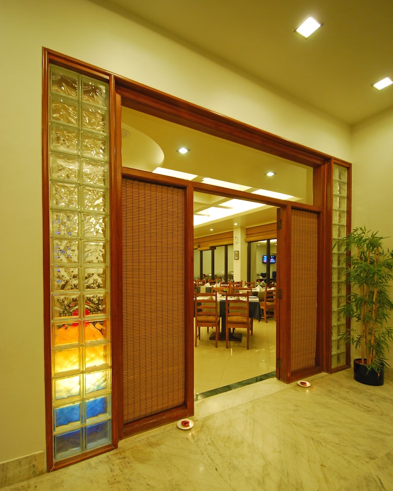 Phoenix Hotel 26/50