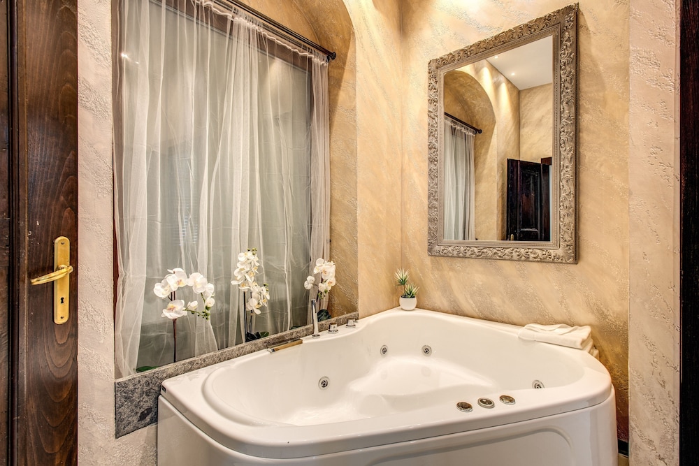 Boutique Relais Barozzi 35/68