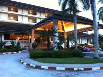 THE ORIENT STAR RESORT LUMUT 3/39