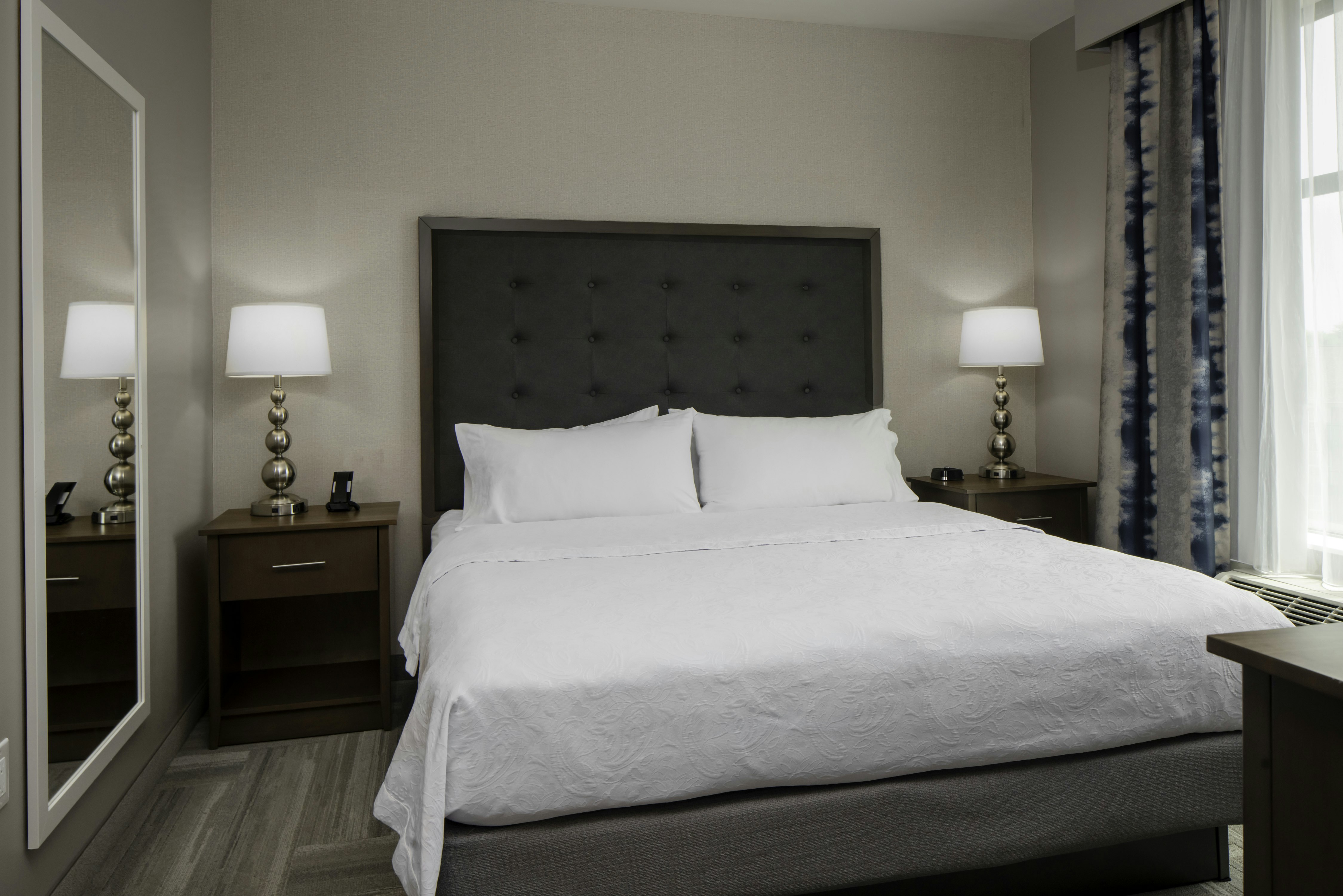 SUITE, KING BED, ACCESSIBLE