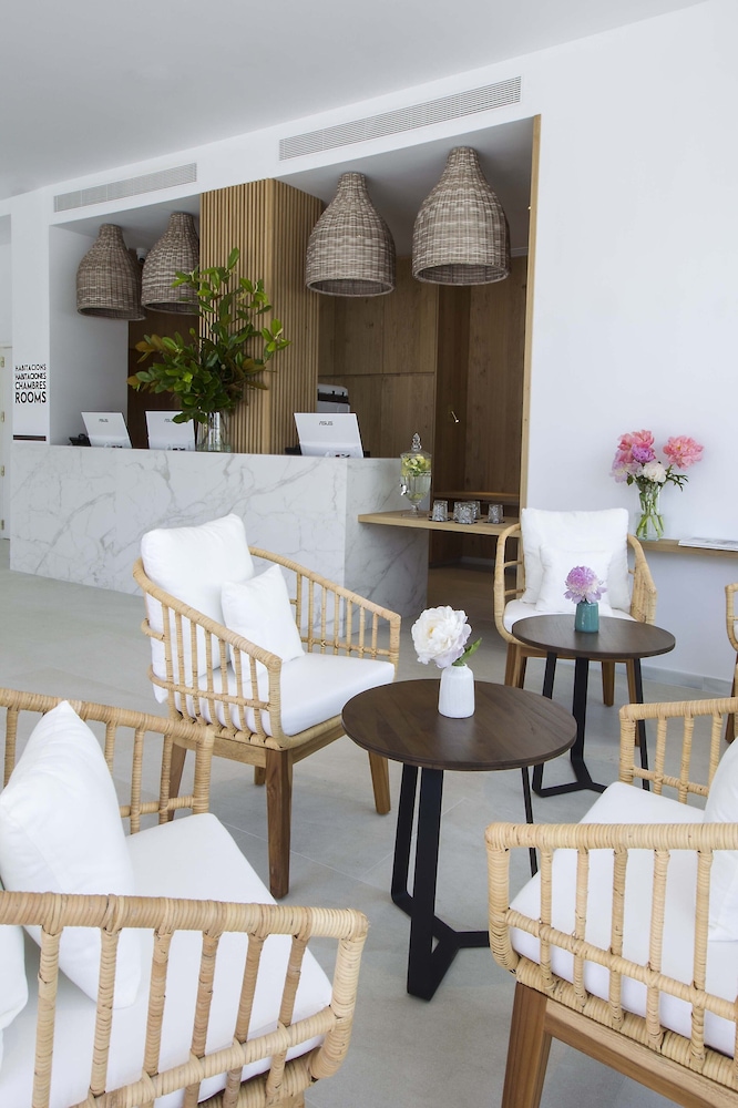 May Altafulla Beach Boutique 24/40