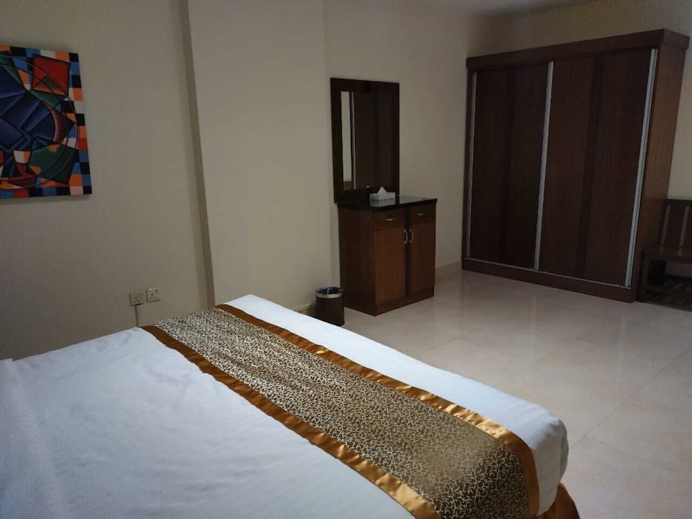 فندق جولدن نيو هيرا(Golden New Hira Hotel) 15/25