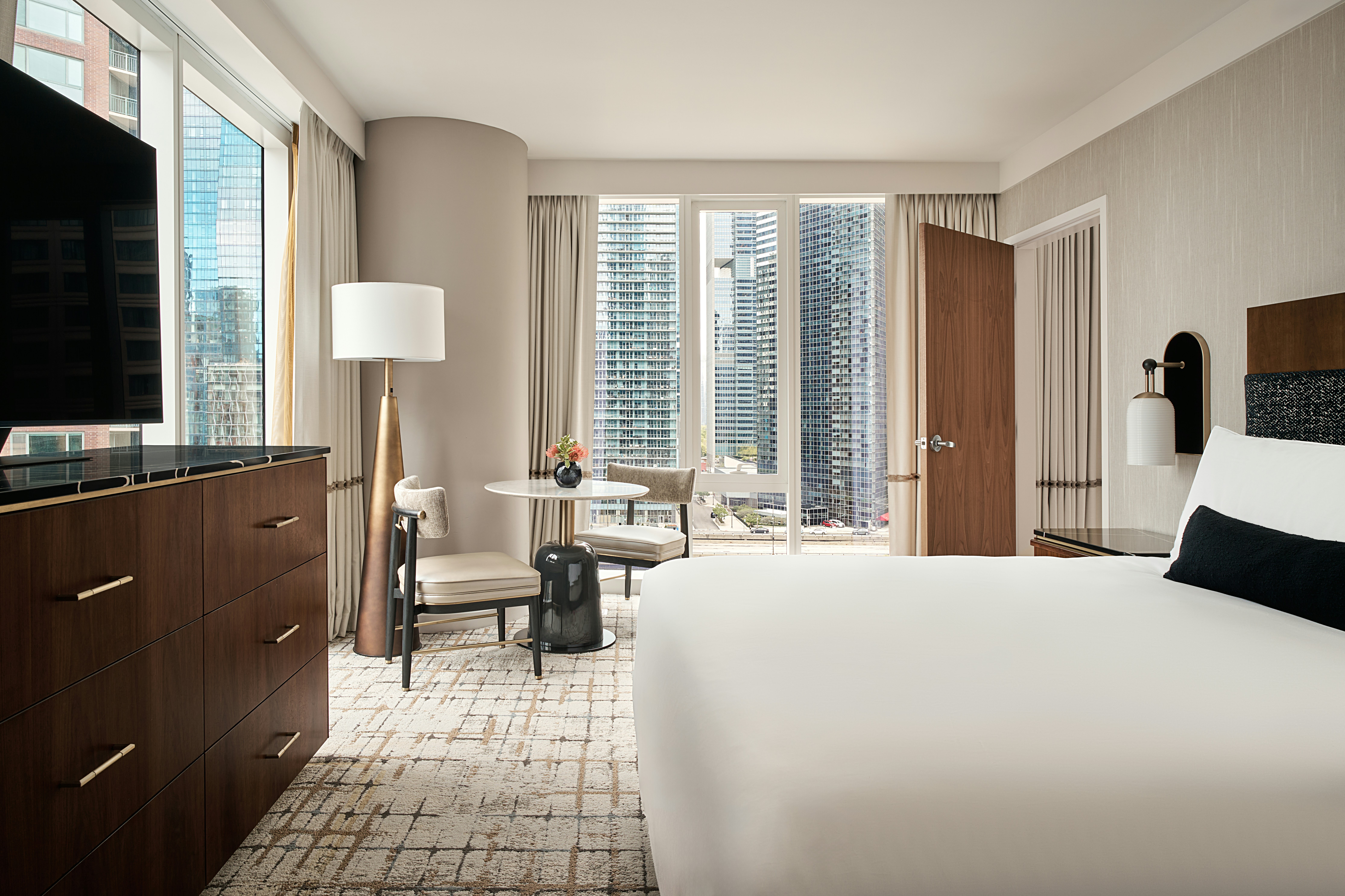 Suite, Lake View