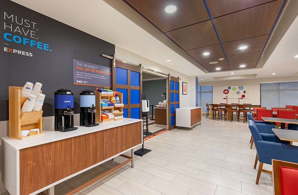 Holiday Inn Express Hotel and Suites Mt. Juliet-Nashville Area 7/70