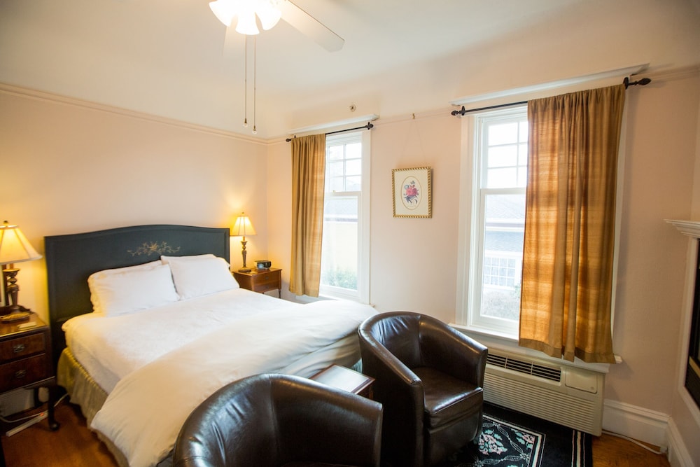 The Inn On First 13/50