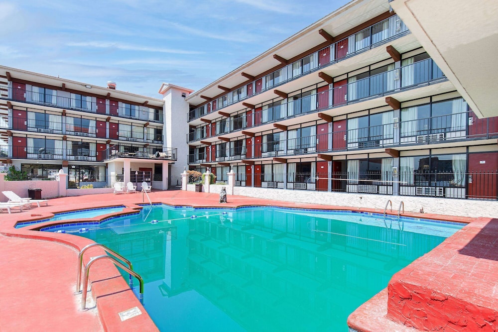 Americana Inn a Travelodge by Wyndham 25/50