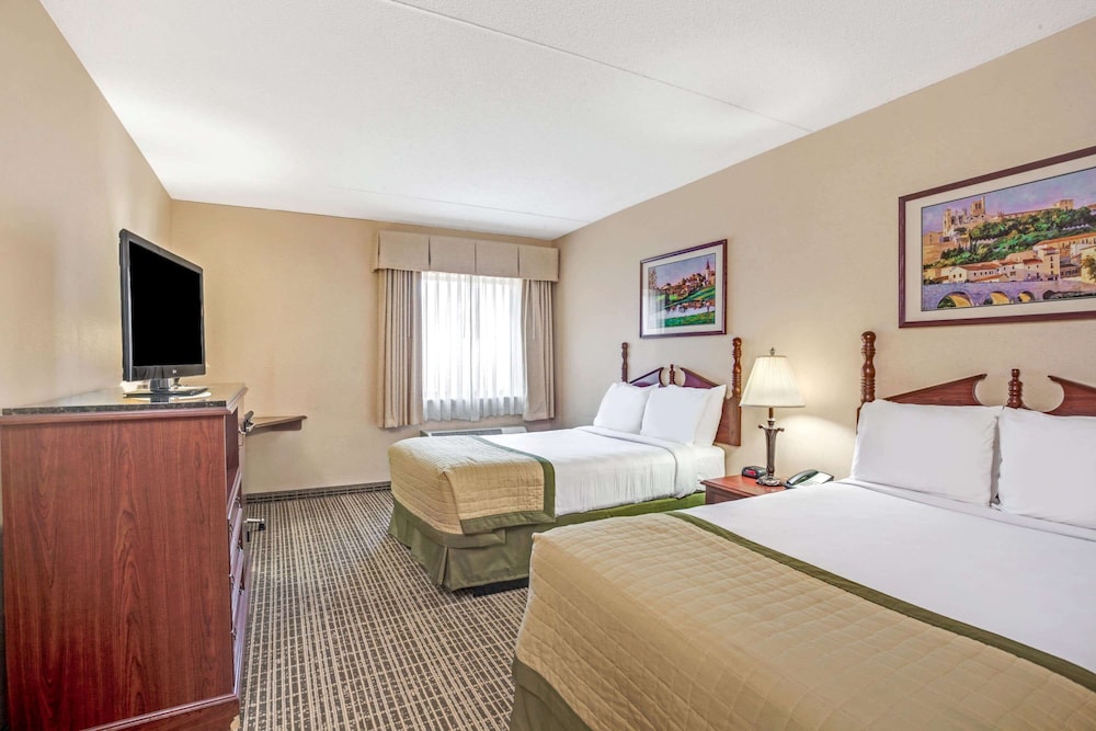 Baymont By Wyndham Louisville Airport South 3/23