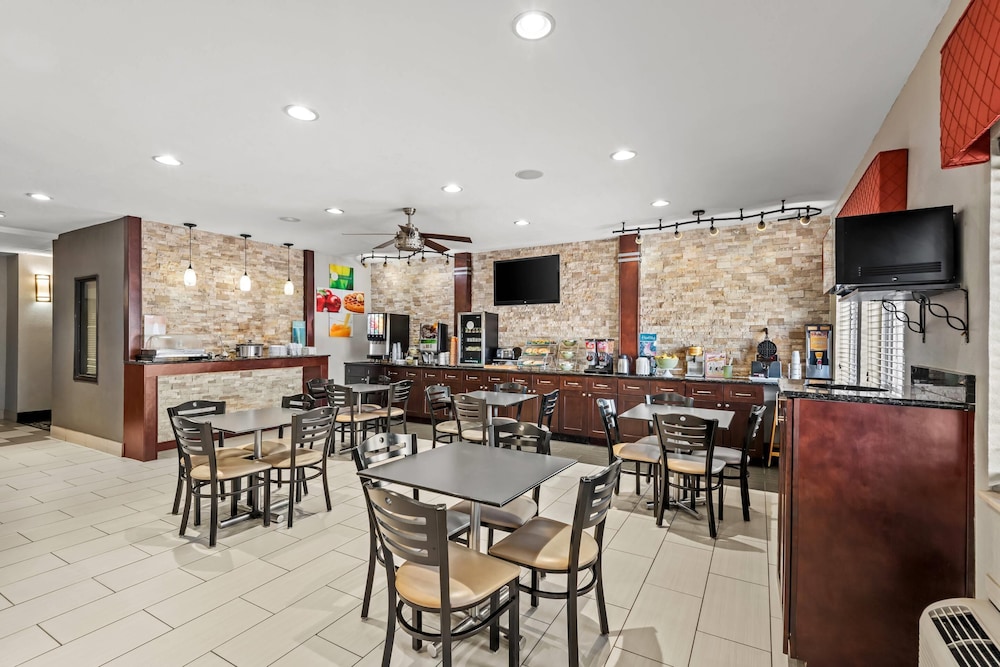 Quality Inn & Suites Des Moines Airport 30/50