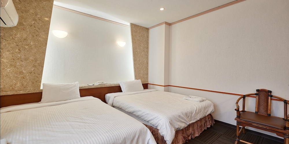 Crown Hotel Okinawa 32/75