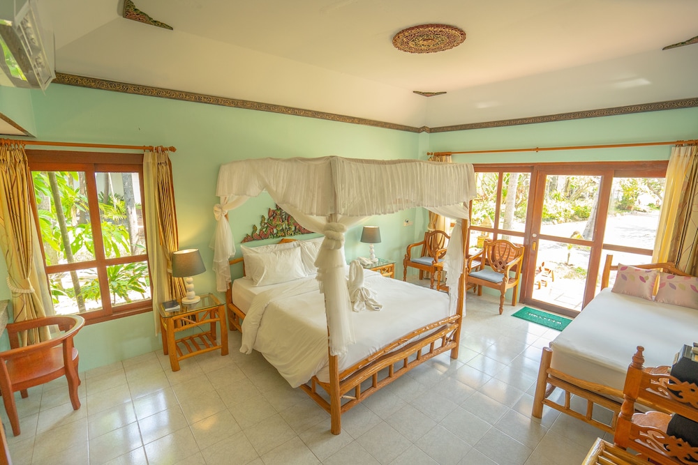 SUPERIOR, VILLA, QUEEN BED, GARDEN VIEW