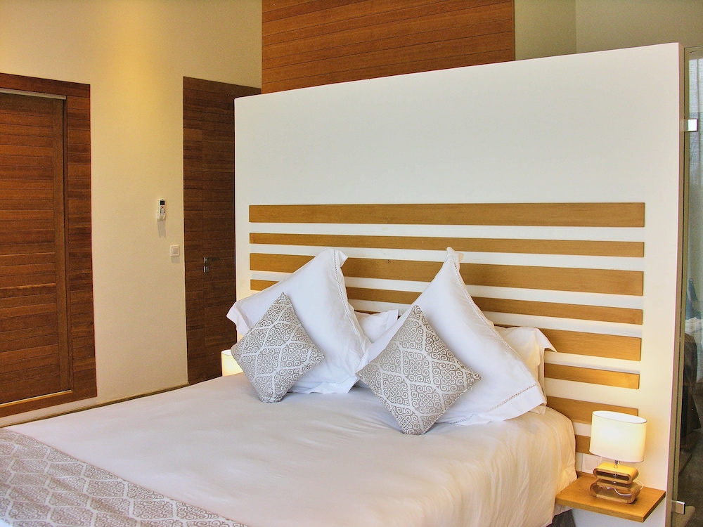 SUITE, MOUNTAIN VIEW