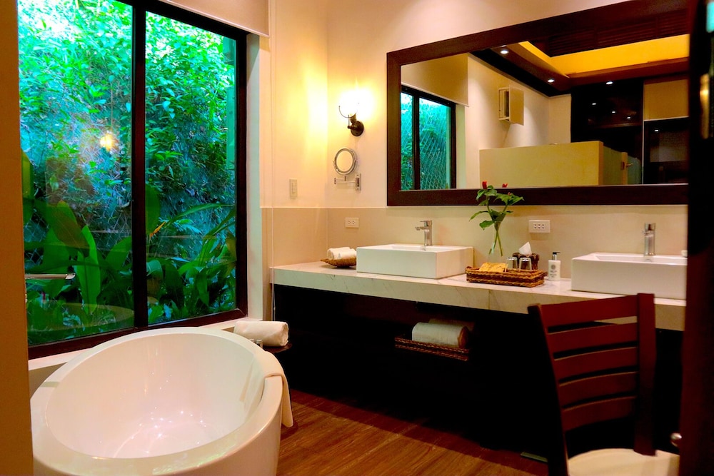 Lihim Resorts 73/75