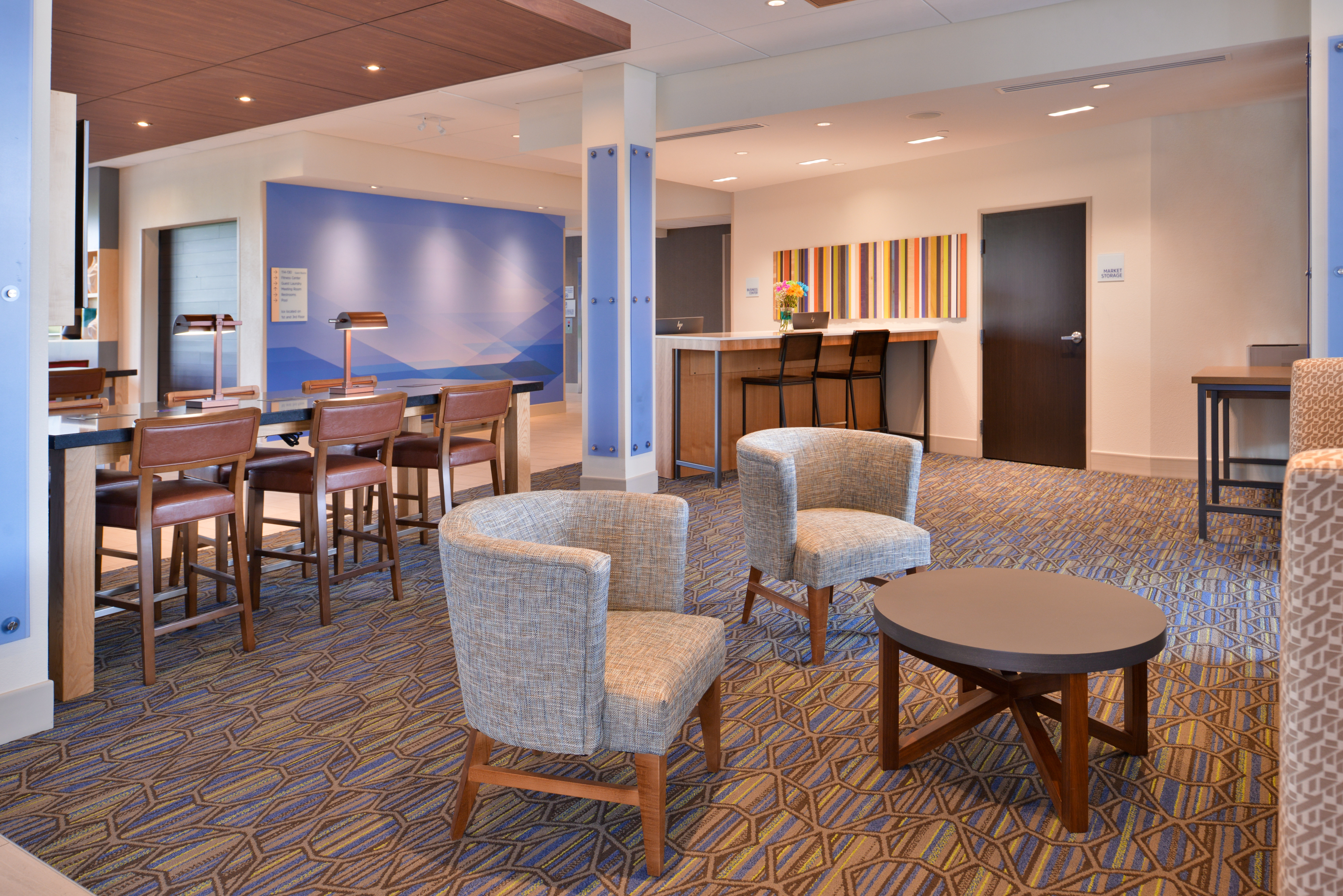 Holiday Inn Express & Suites Olathe West 40/60