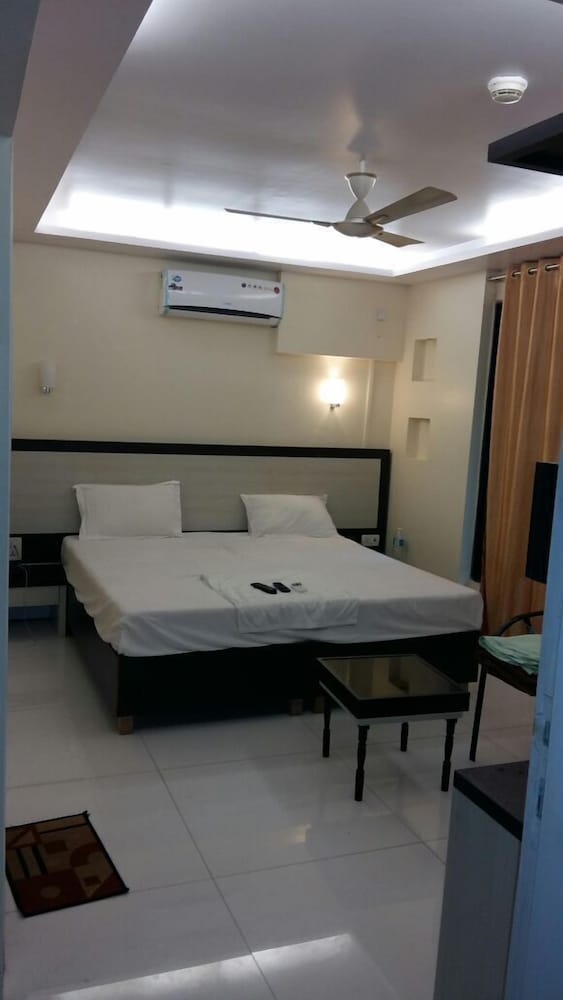 Hotel Aishwarya Residency 7/17