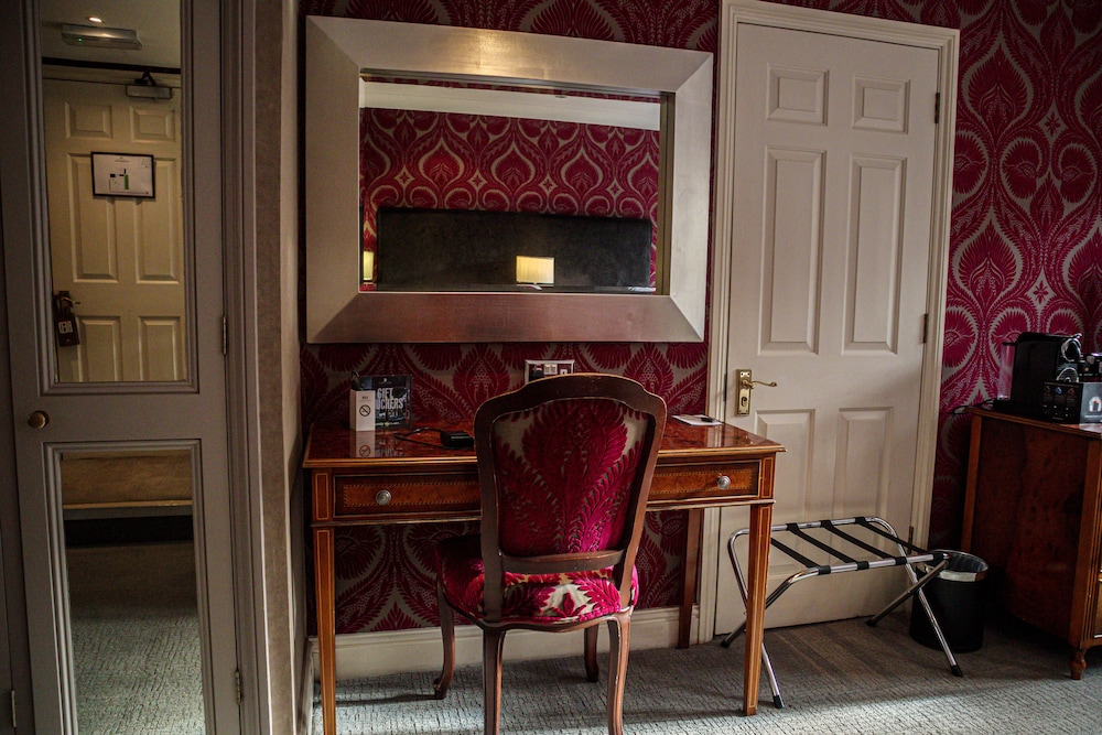 Langshott Manor 56/76