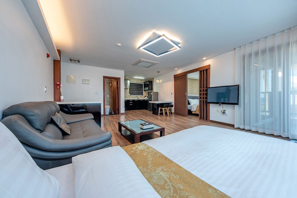 غرفة قياسية بسرير مزدوج وسرير فردي، T Island Resort 3/9