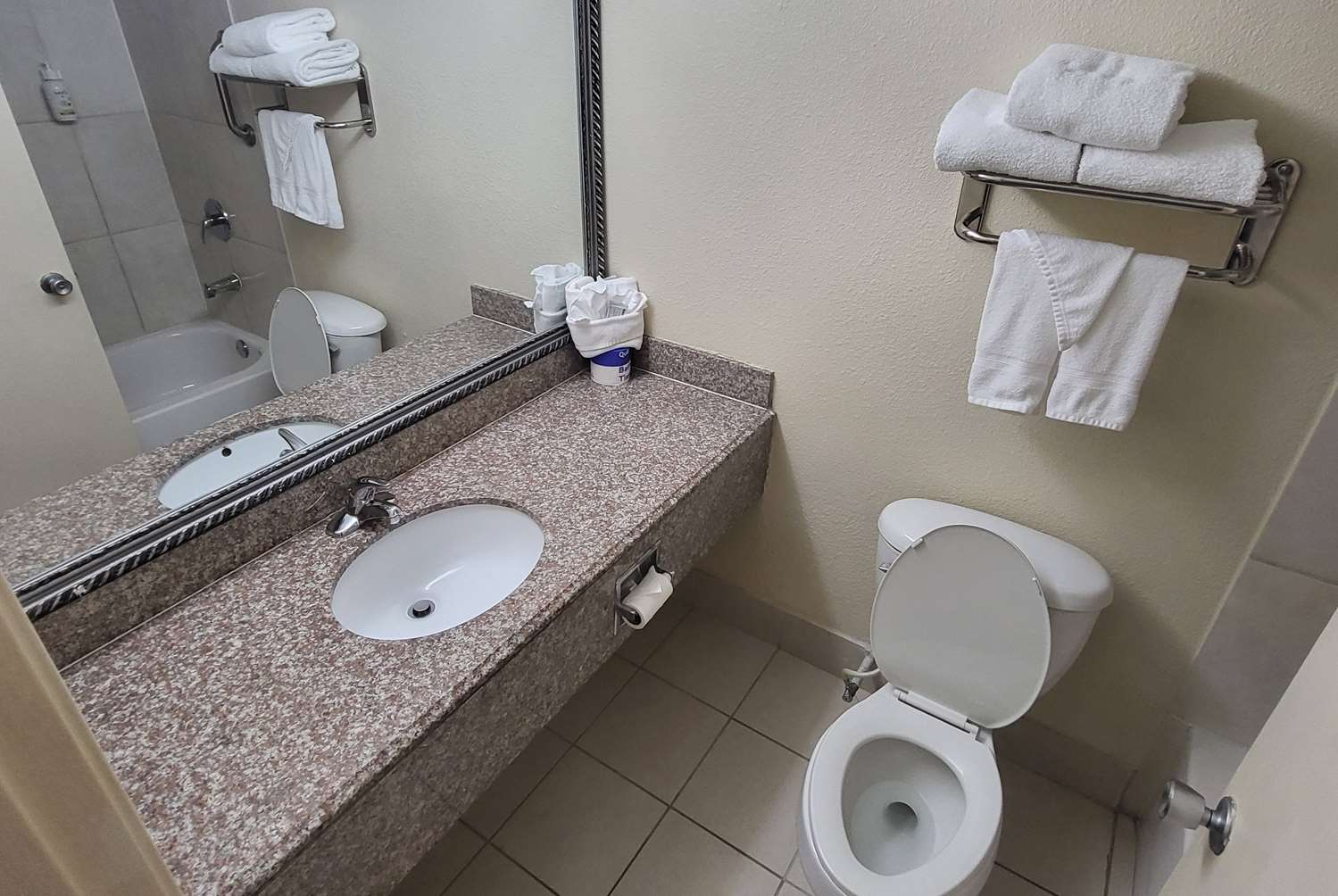 Ramada By Wyndham Houston Intercontinental Airport East 30/33