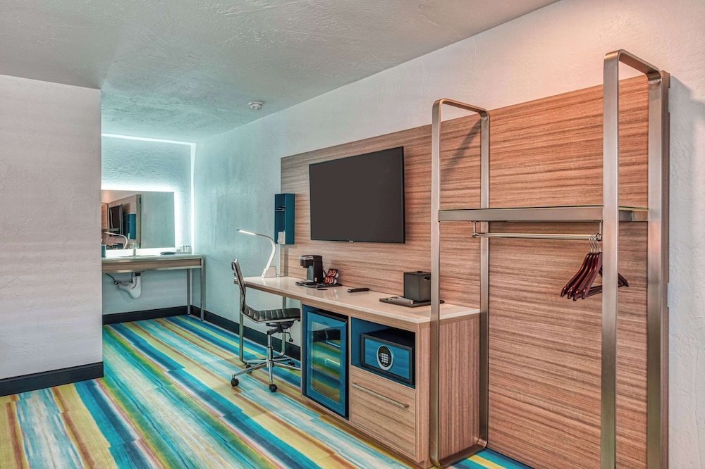 Casa Via Mar Inn, an Ascend Collection Hotel 10/85