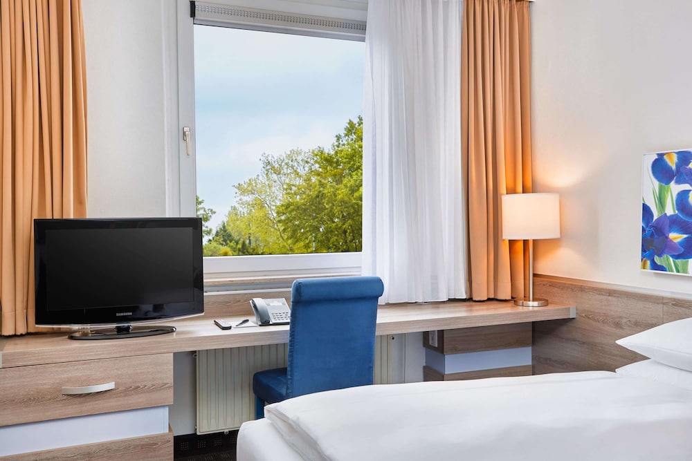 Sunday Hotel Frankfurt Airport 34/35