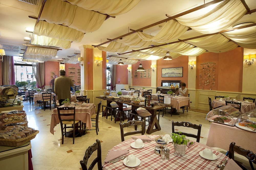 Continental Genova Hotel 55/64