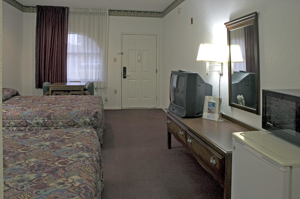 Budget Host, Hempstead Inn 19/35
