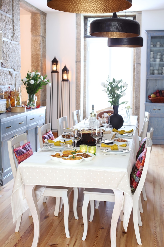 SOLAR EGAS MONIZ CHARMING HOUSE AND LOCAL EXPERIENCE 36/50