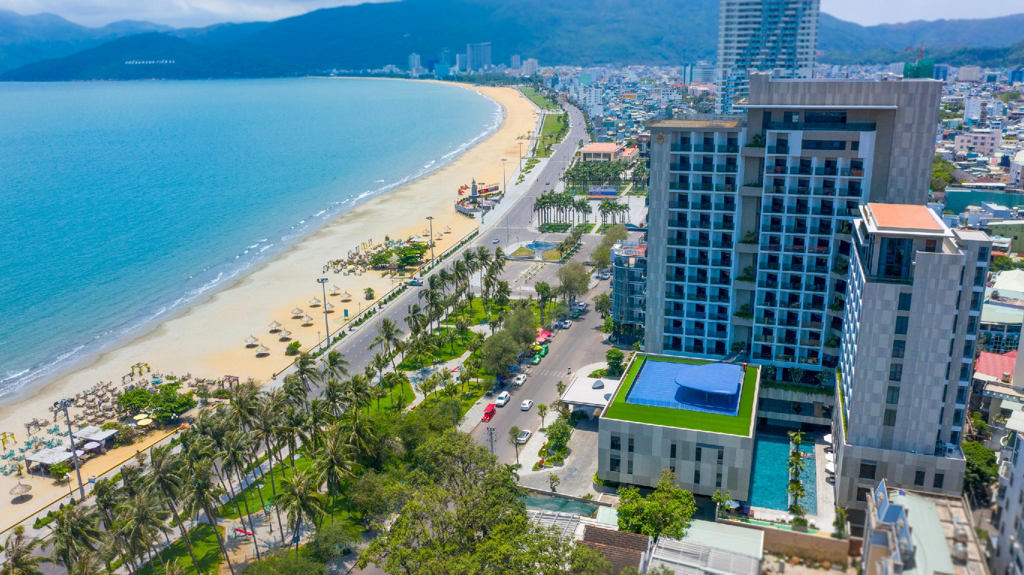 Panoramic, Queen Bed, Bay View, Balcony