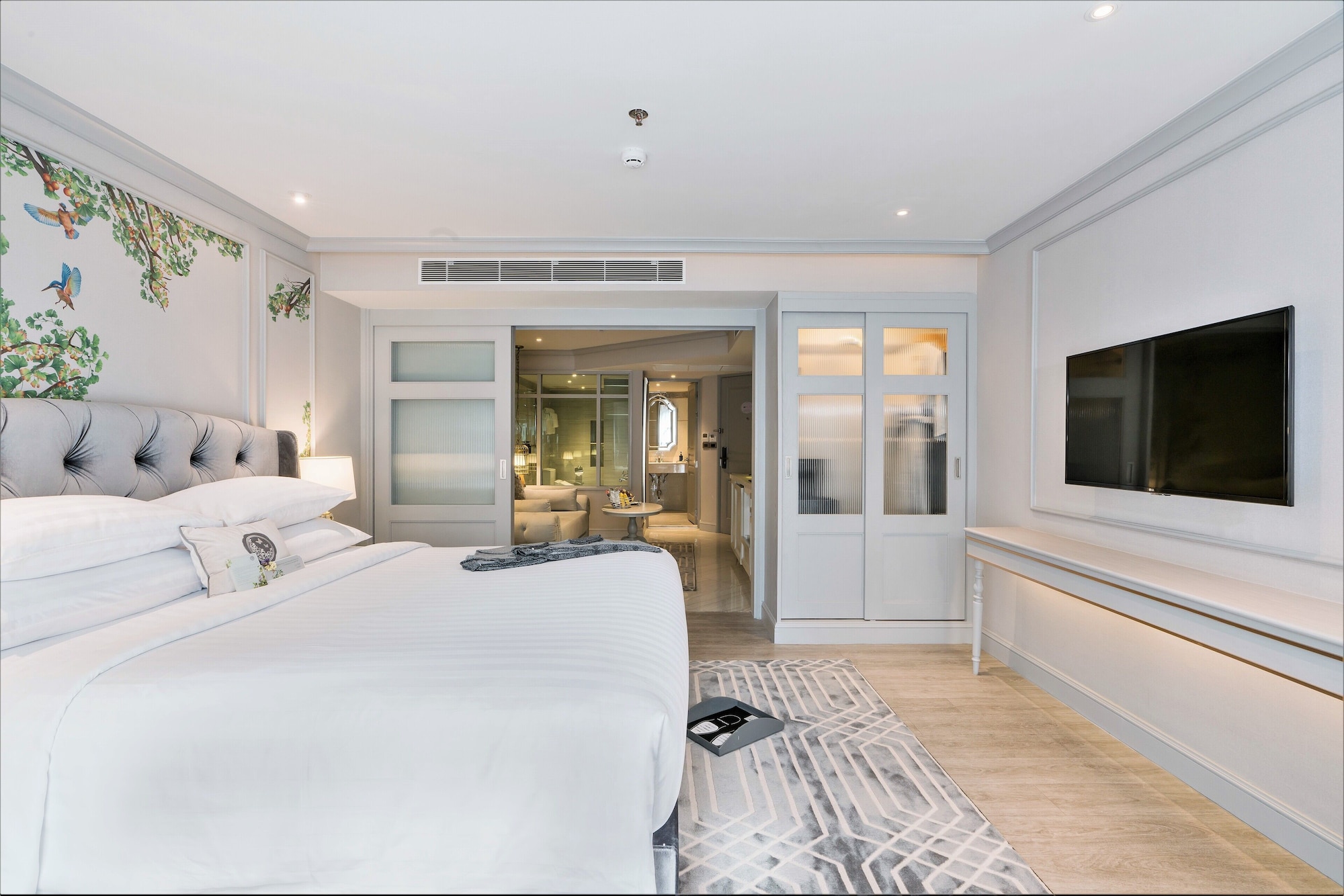 THE LIVING SUITE
