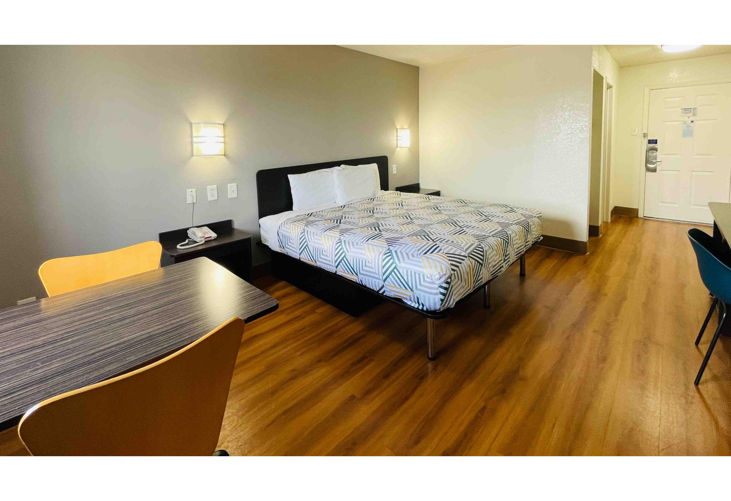 1 King Bed ADA/RI Shower/Micfridge