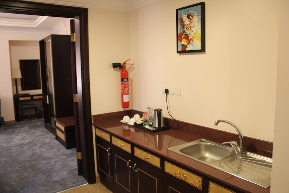 Garden Hotel 49/49