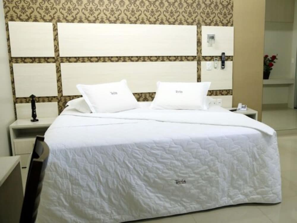 TEZLA HOTEL 12/71