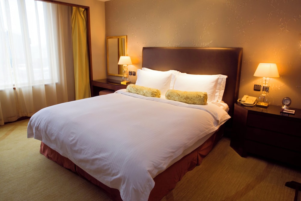 EXECUTIVE, SUITE, KING BED