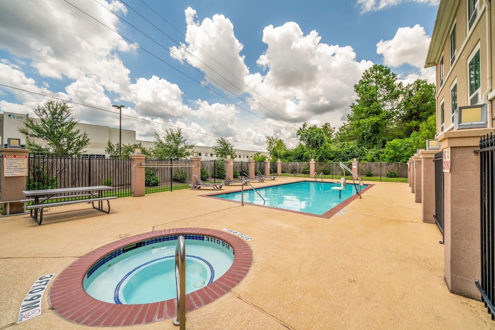 北休斯顿 I-45 斯利普套房酒店(RestWell Inn & Suites Houston) 图片4