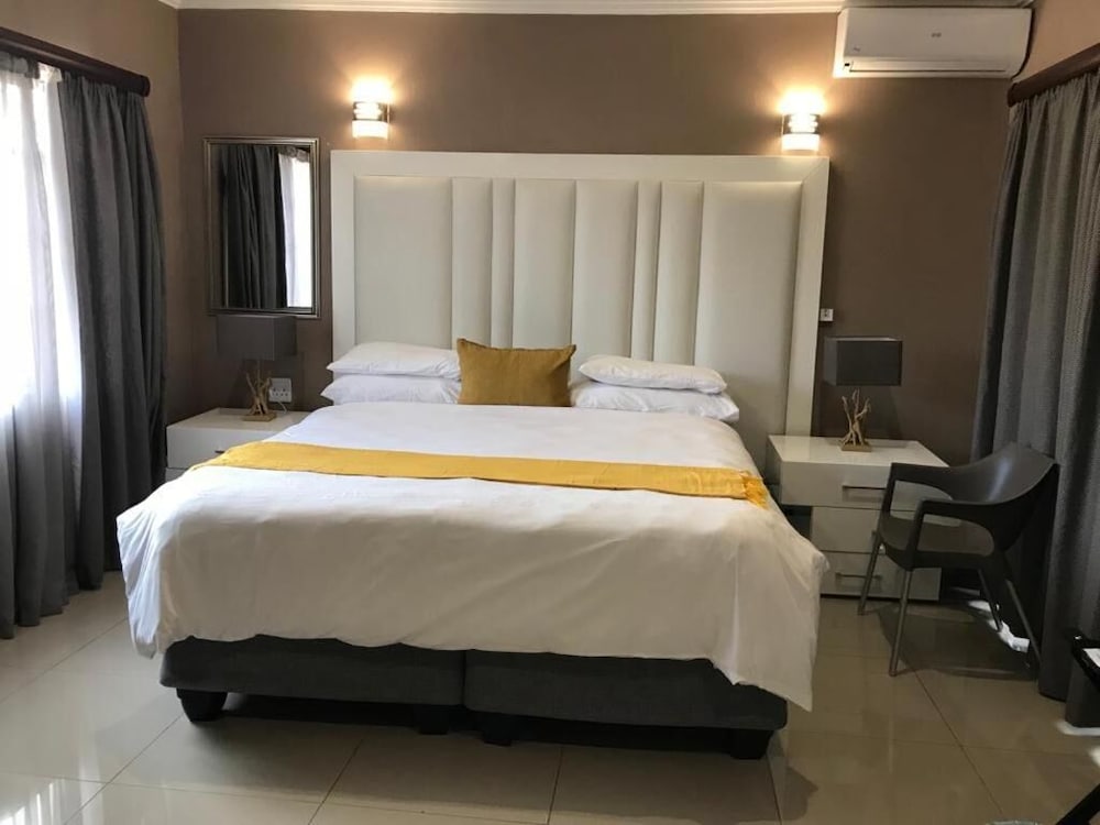 1 Oak Lodge 6/45